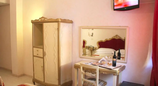 Standard Kolmen hengen huone Romulus Hotel