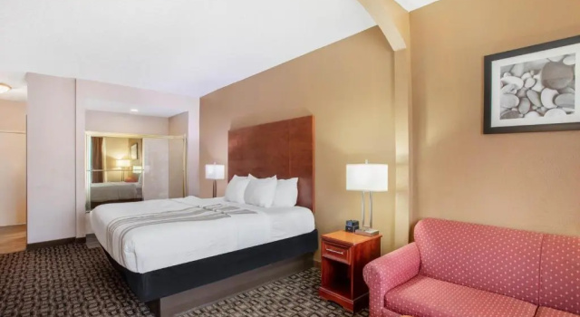 Двухместный номер Deluxe MainStay Suites Decatur River City