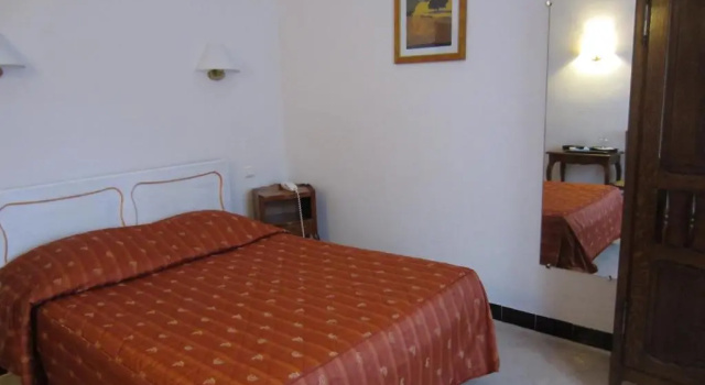 Двухместный номер Standard с видом на окрестности Logis Hotel Belle Vue