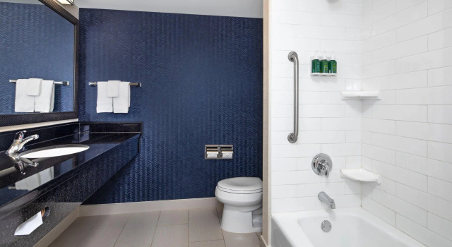 Четырёхместный номер Standard Fairfield Inn & Suites by Marriott Toronto Mississauga