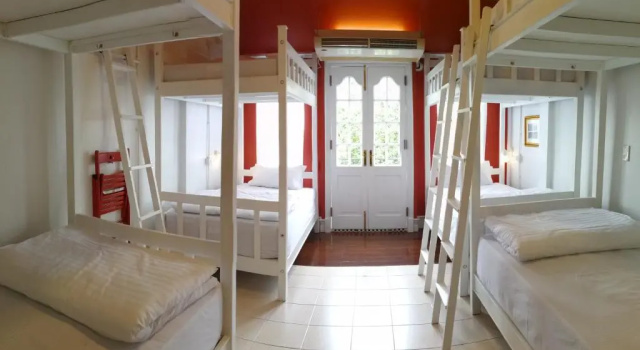 Кровать в общем номере (женский номер) Bed in Town