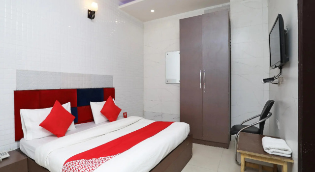 Collection O 9271 Hotel Dev Palace, Забронировать Отель Отели Нью-Дели с парковкой, Парковка