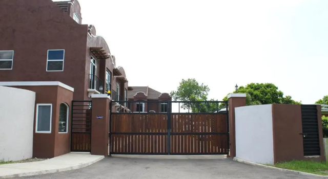 Casa Pinto Guest Apartment, Забронировать Гостевой дом Кингстон Ямайка