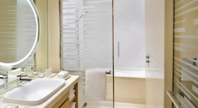 Двухместный номер Standard Crowne Plaza Dubai Marina by IHG