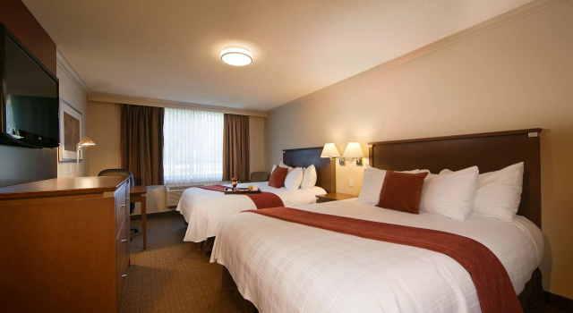 Четырёхместный номер Standard Best Western Plus Guildwood Inn