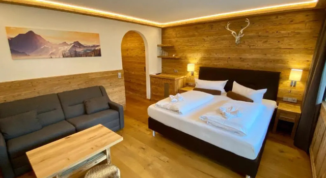 Номер Deluxe ALMHOF KITZLODGE *** Zimmer Suiten Apartments