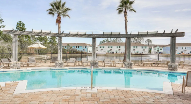 Апартаменты PCB Townhome w/ Deck & Pool Access: 3 Mi to Beach!