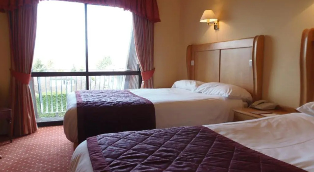 Трёхместный номер Standard Lakeside International Hotel