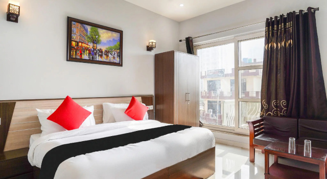 Capital O (68099) AP Stay Inn, Забронировать Отель Нойда штат Уттар-Прадеш