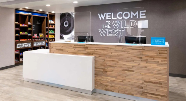 Hampton Inn & Suites Cody, Wy, Забронировать Отель Коуди Национальный парк Йеллоустоун, восточный вход