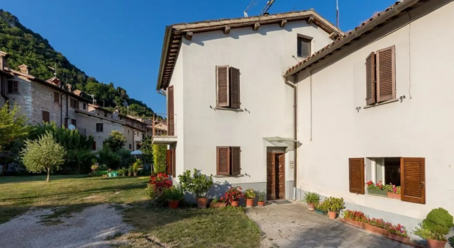 Borgo Santa Lucia Apartment with Private Parking & Garden
