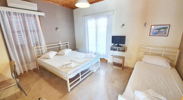 Трёхместный номер Standard с балконом Alexaria Holidays Apartments