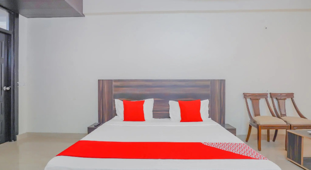 OYO Flagship 80151 Hotel Platinum Inn