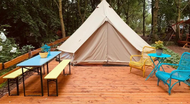 Кровать в общем номере Eco-Camping De Helleborus, Yurt, Bell & Safari tent, Pipo, Caravans, Dorms and Units