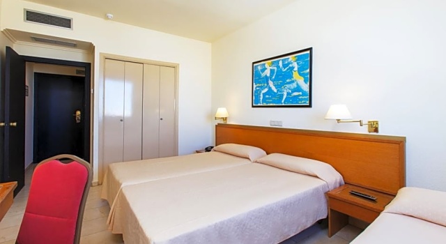 Трёхместный номер Standard Novotel Valencia Lavant