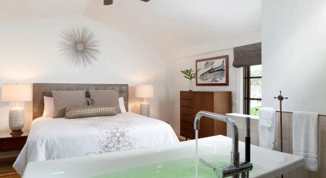Номер Luxury Black Dolphin Inn