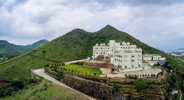 Номер Deluxe Bhairavgarh Palace