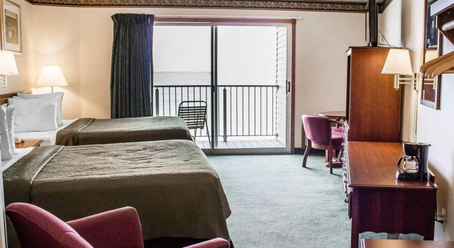 Четырёхместный номер Standard Quality Inn Lakefront