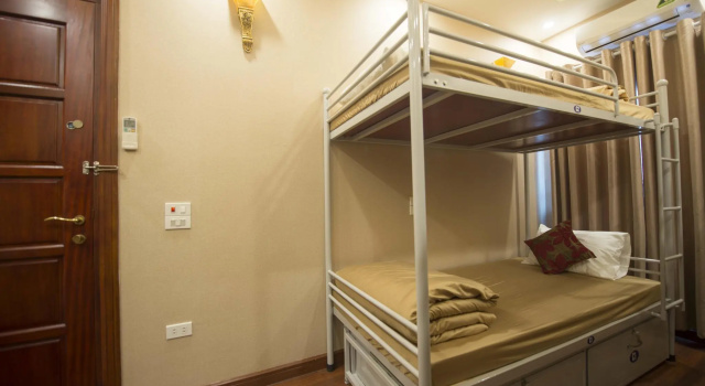 Кровать в общем номере AVS Noibai Hotel