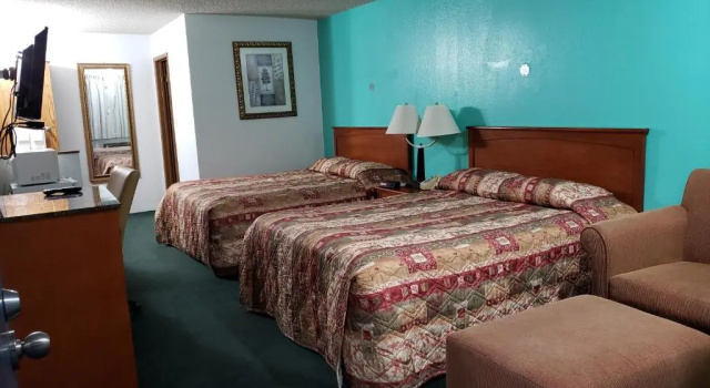 Четырёхместный номер Standard Oasis Inn and Suites