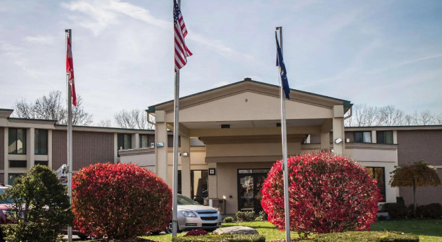 Кровать в общем номере Quality Inn Albany Colonie