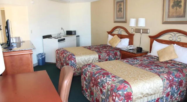 Четырёхместный номер Standard Grand Prix Motel Beach Front
