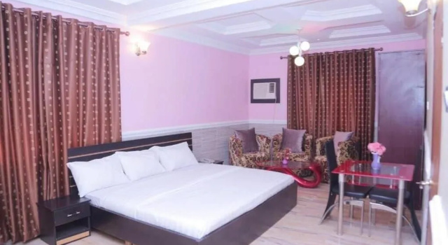 Dilida Guest Suites-standard, Book Pension AbujaMun hoteller med morgenmad, Morgenmad