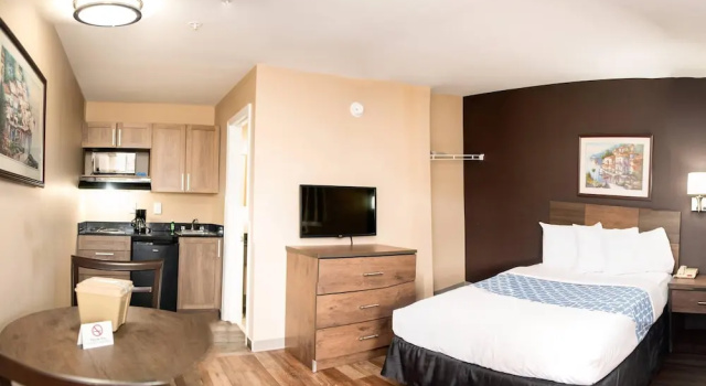 Номер Standard Suburban Studios Charlotte - Ballantyne
