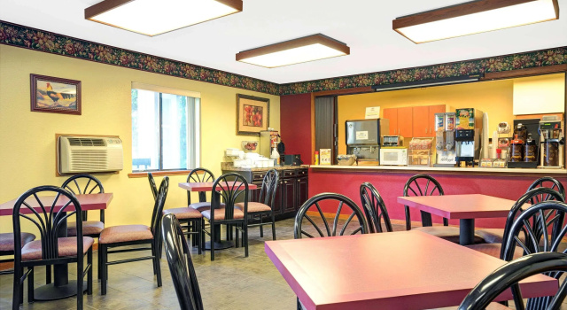 River Hill Inn & Suites, Boek Hotel Hudson Hotels met Parkeerplaats, Parkeren