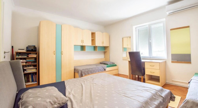 Amazing Apartment in Split With 3 Bedrooms, Wifi and Indoor Swimming Pool, Book Lejlighed Split Brac, nær Kosica Beach