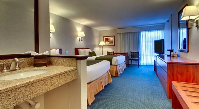 Четырёхместный номер Standard Best Western at Historic Concord
