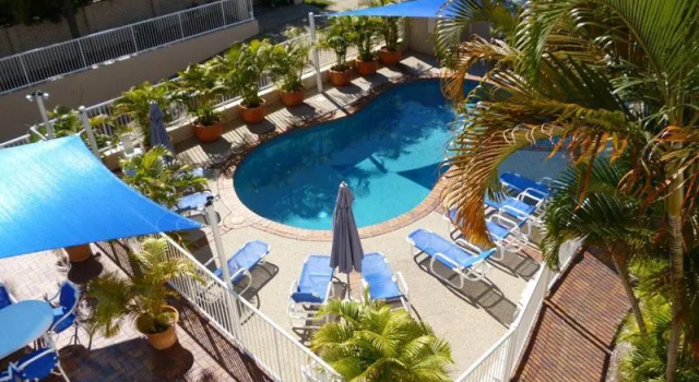 Кровать в общем номере с 2 комнатами Le Lavandou Holiday Apartments