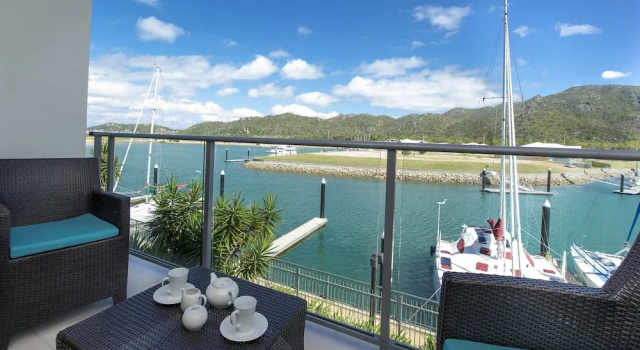 Blue on Blue Superior Studio Room 1221, Book Hotel Nelly Bay Magnetic Island