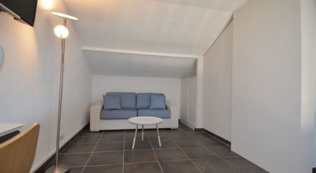 Modern duplex apartment 4 persons near train station Acropolis in Nice, Забронировать Апартаменты/квартира Ницца Приморские Альпы