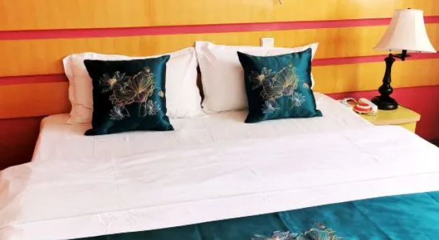Семейный люкс с 2 комнатами Red Chateau Youth Hostel