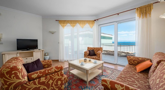 Awesome Home in Savudrija with Hot Tub, WiFi & 2 Bedrooms, Book Hotel Laura hoteller med pool, Swimmingpool