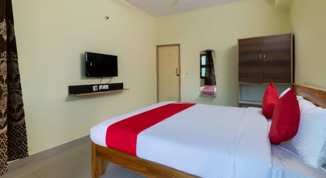 OYO 67991 Kalpataru Lodge, Reservar Hotel Hunsūr 