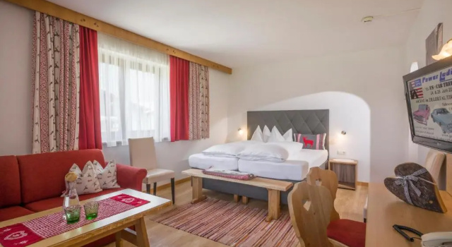 Семейный номер Standard с балконом Hotel Landhaus Zillertal