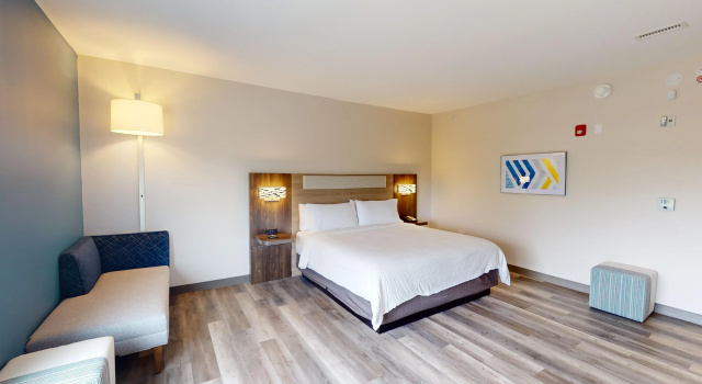 Holiday Inn Express & Suites Chicago Schaumburg by IHG, Varaa Hotelli Hotellit Illinois pysäköinnillä, Pysäköinti