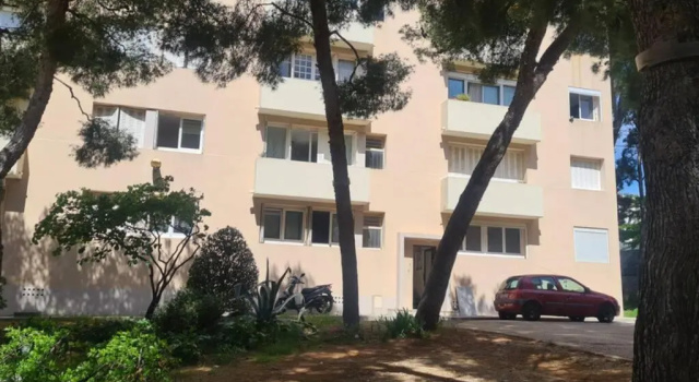 L'orée de la plage: appt. tout confort 4/6 pers. 400 m de la plage, Забронировать Апартаменты/квартира Отели Calanques National Park с парковкой, Парковка