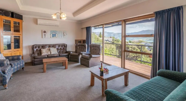 Hilltop Haven - Akaroa Holiday Home, Забронировать Отель Отели региона Кентербери с парковкой, Парковка