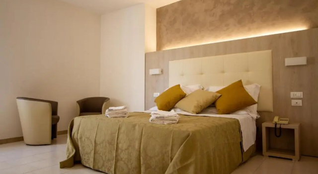 Полулюкс Falcon Hotel