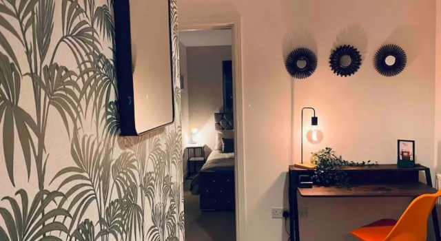 Luxury 2 Bedroom waterfront apartment with balcony, Забронировать Апартаменты/квартира Отели Гламорган с парковкой, Парковка