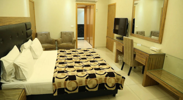 Полулюкс с балконом Verdun Suites Hotel