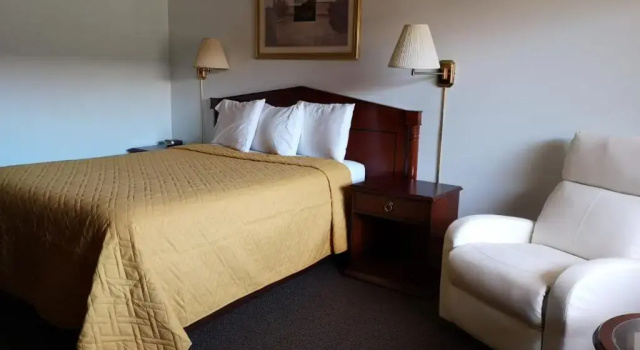 Четырёхместный номер Standard Travel Inn Hearst