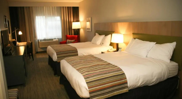Четырёхместный номер Standard Country Inn & Suites by Radisson, Prineville, OR