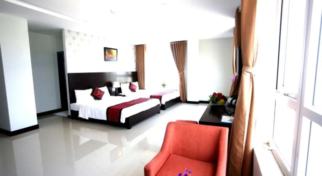 Трёхместный семейный номер Standard Huong Son Hotel