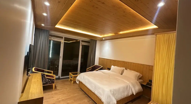 Hotel Pine Heritage, Boek Hotel Patnitop 