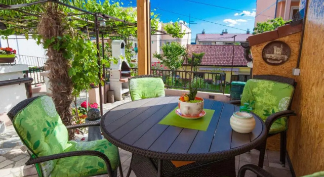 Holiday home in Crikvenica 42246, Забронировать Отель Отели Приморско-Горанской жупания с парковкой, Парковка