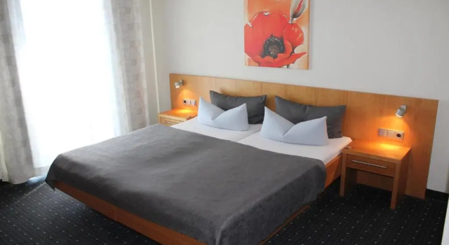 Двухместный номер Standard Hotel Goldener Hirsch